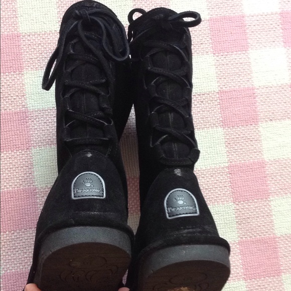 bearpaw lace up back boots